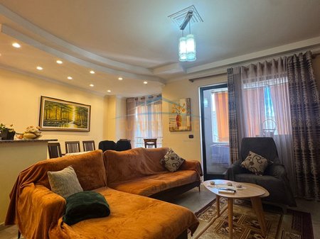 Affitto, Appartamento 3+1+2+Posto Auto, Via Bogdanëve, Tirana