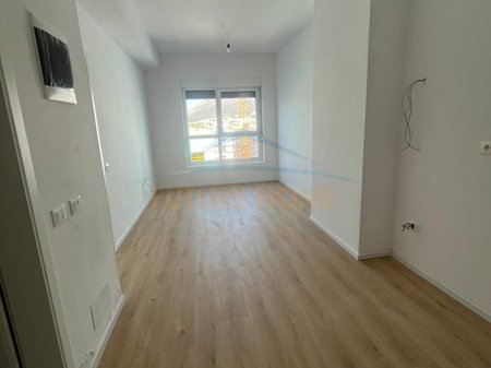 Shitet, Apartament 1+1, Kompleksi Kadiu, Tiranë