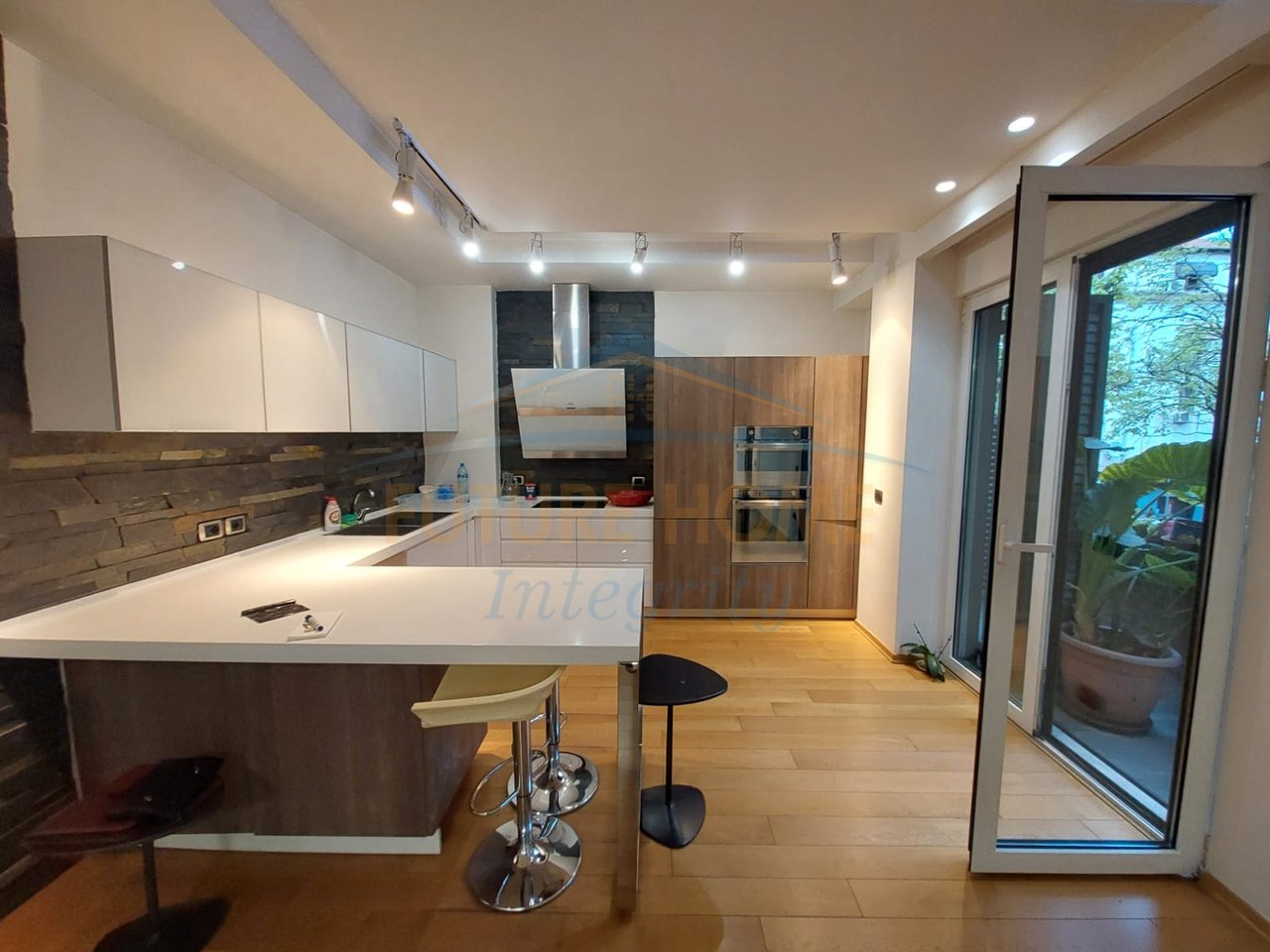 Rent, Business Environment, Block, Tirana.