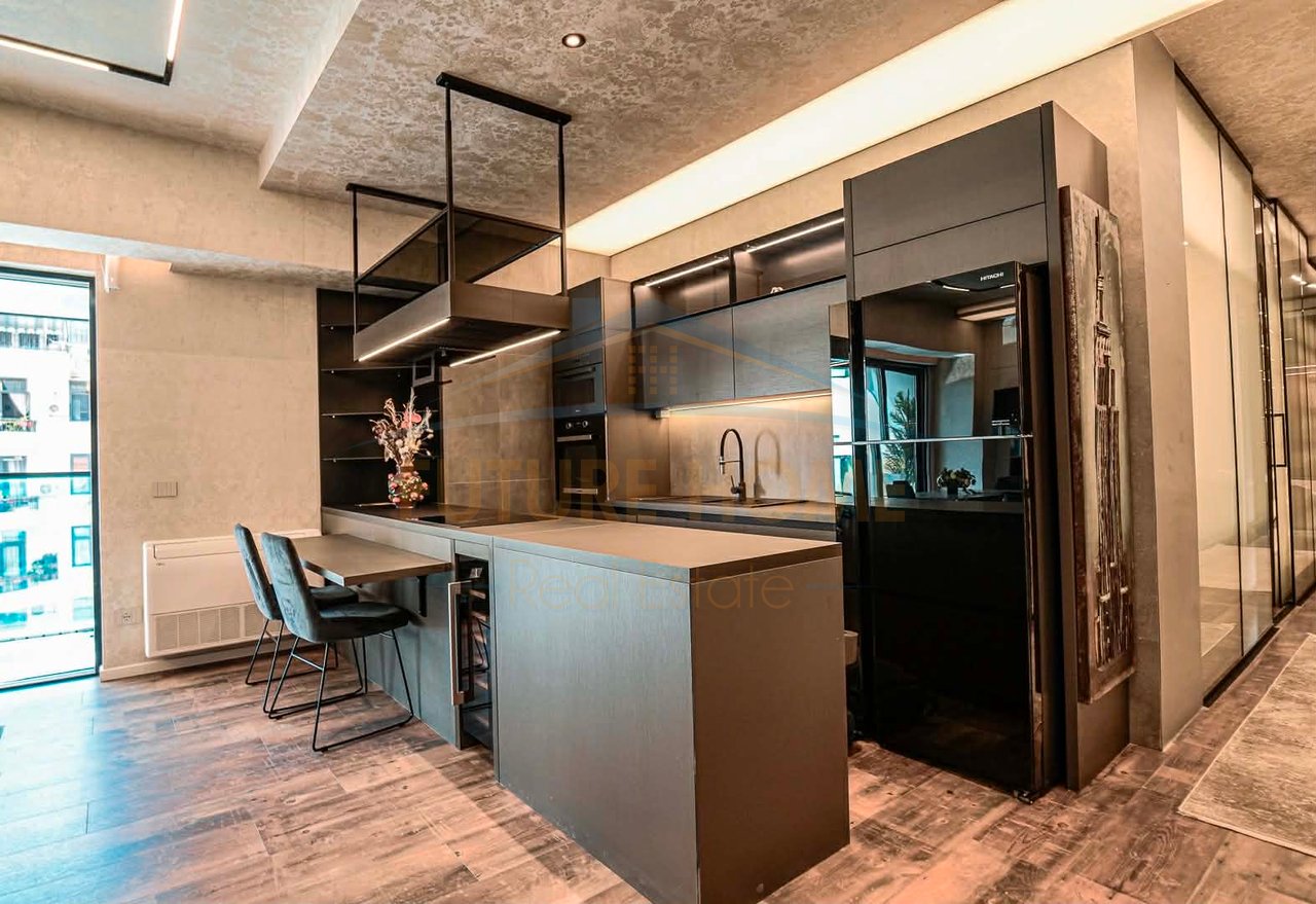 Shitet, Apartament 2+1+2, Ambasador 3, Tiranë