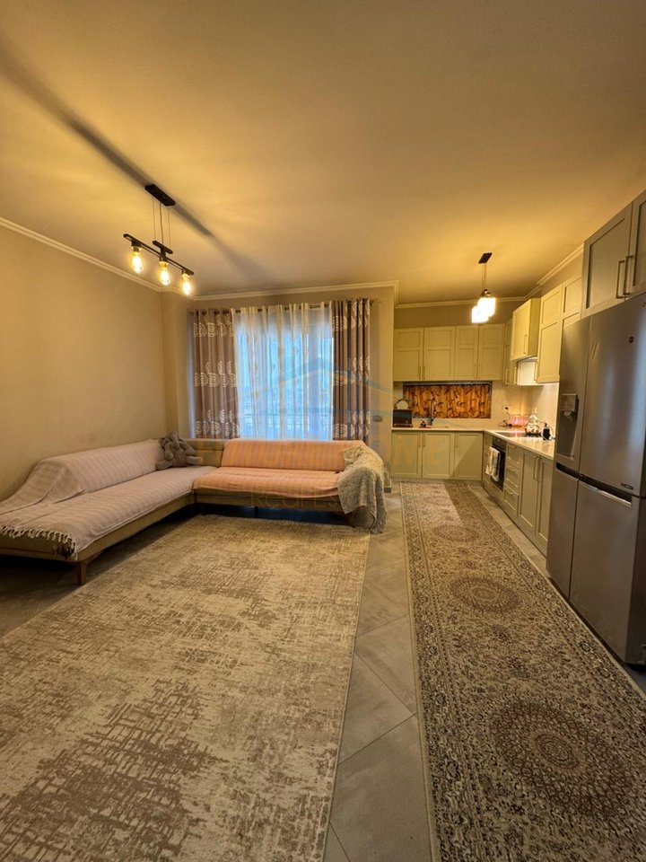 Shitet,Apartament 2+1+2, Kompleksi Tower Bridge,Rruga e Dibres.