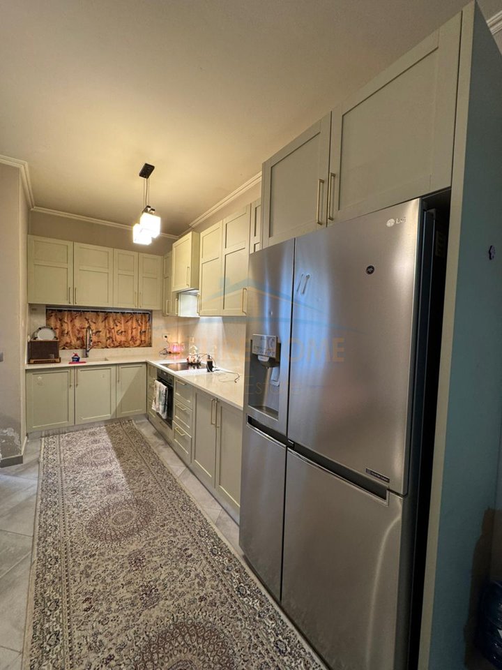 Shitet,Apartament 2+1+2, Kompleksi Tower Bridge,Rruga e Dibres.