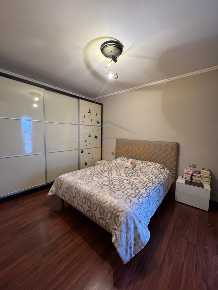 Shitet,Apartament 2+1+2, Kompleksi Tower Bridge,Rruga e Dibres.