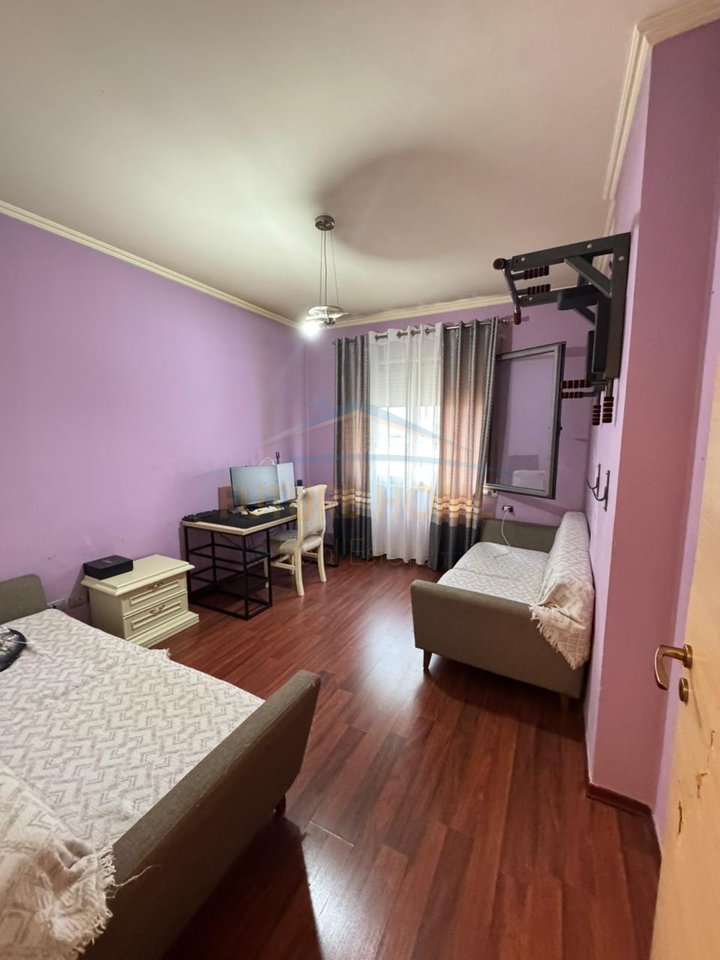 Shitet,Apartament 2+1+2, Kompleksi Tower Bridge,Rruga e Dibres.