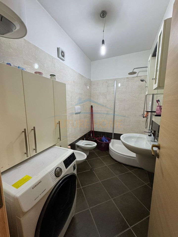 Shitet,Apartament 2+1+2, Kompleksi Tower Bridge,Rruga e Dibres.