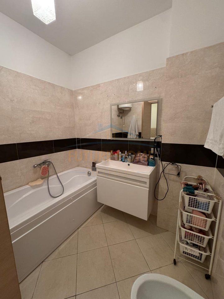 Shitet,Apartament 2+1+2, Kompleksi Tower Bridge,Rruga e Dibres.