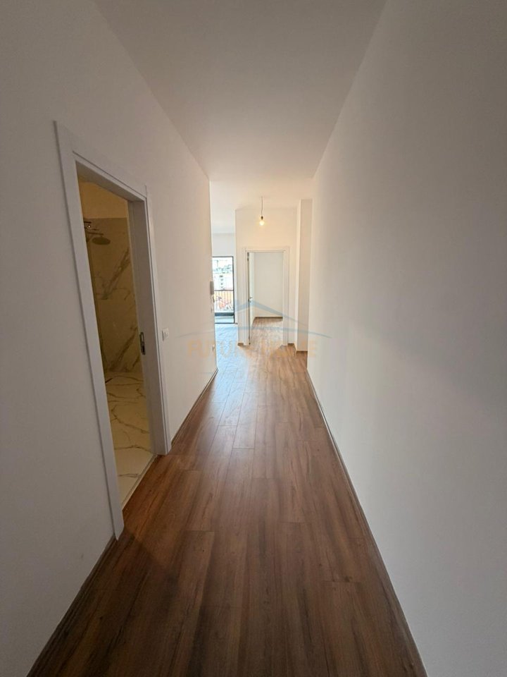 Qira, Appartamento 3+1+2, Via Barricades, Tirana.