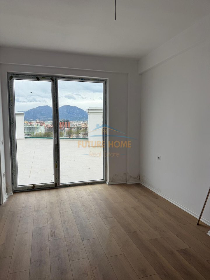 Shitet, Apartament 3+1+2, Komuna e Parisit, Tirane
