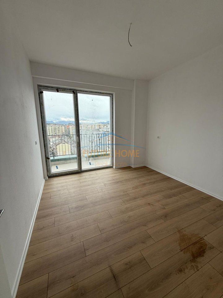 Shitet, Apartament 3+1+2, Komuna e Parisit, Tirane