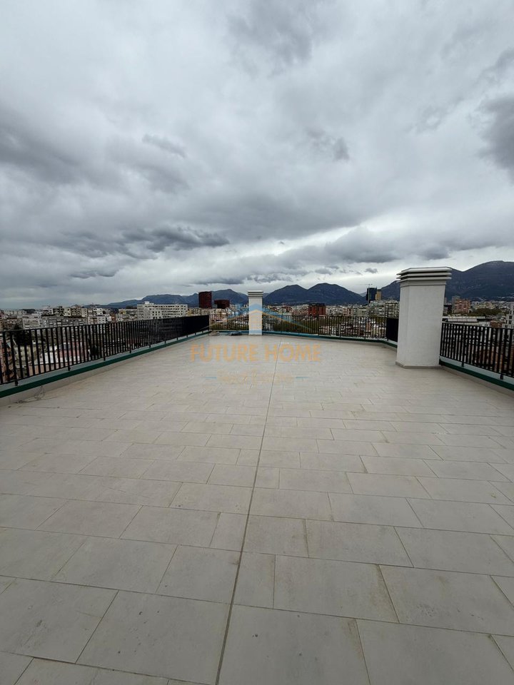 Shitet, Apartament 3+1+2, Komuna e Parisit, Tirane