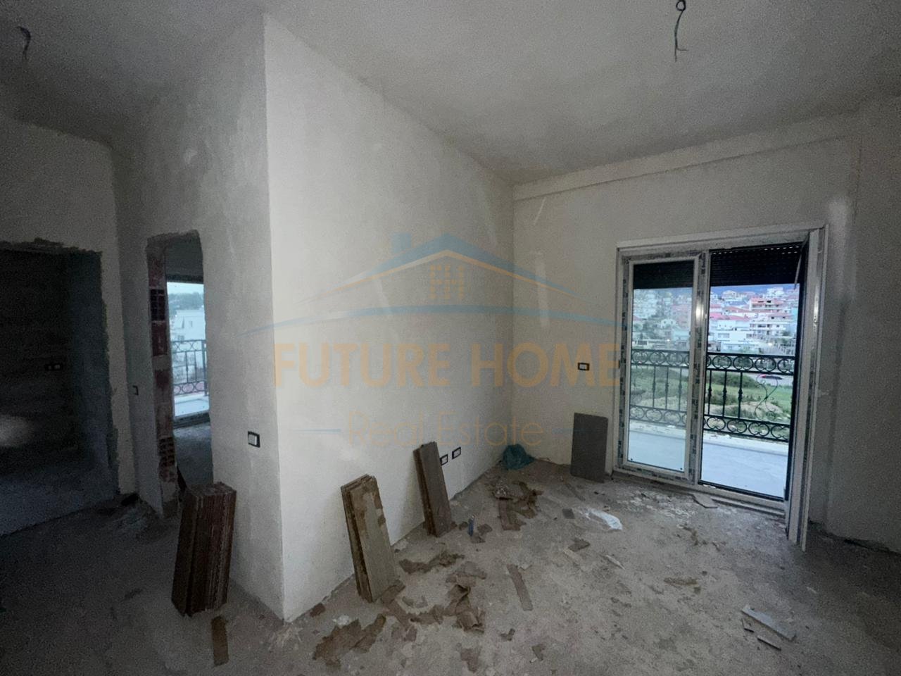 Shitet, Apartament 1+1, Sauk, Tirana Porta e Re, Tiranë.