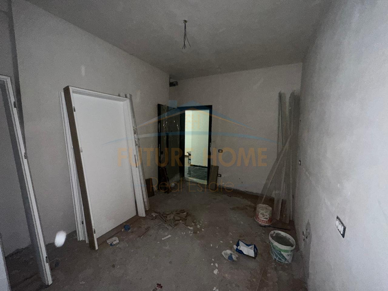 Shitet, Apartament 1+1, Sauk, Tirana Porta e Re, Tiranë.