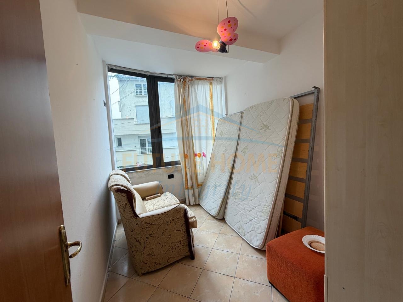 Shitet, Apartament 2+1+2, Tregu Elektrik, Tiranë.