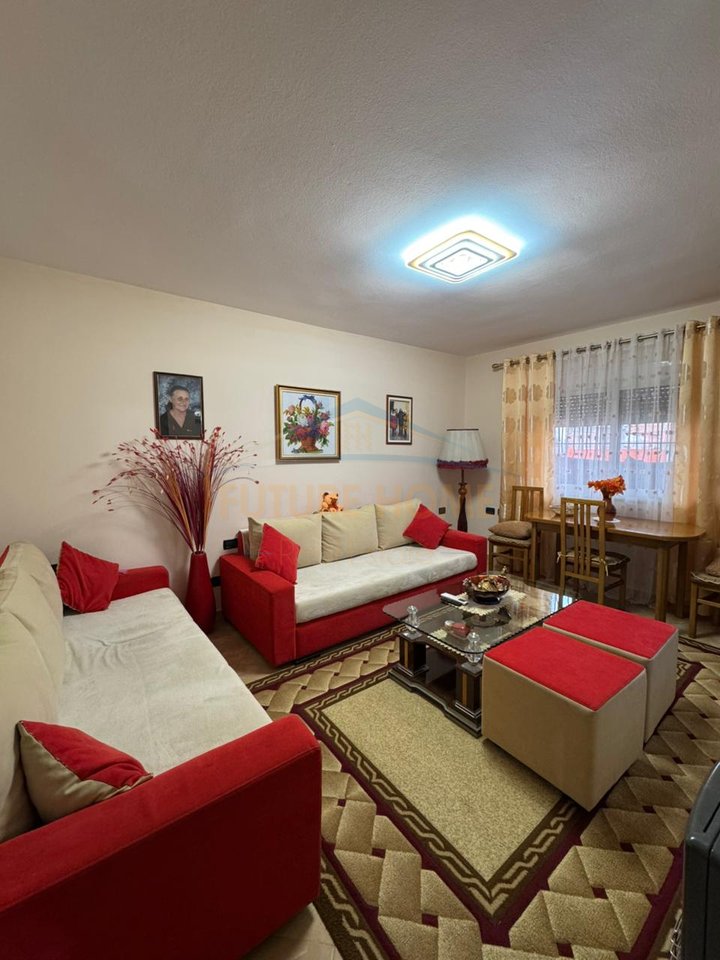 Shitet,Apartament 1+1, Xhamllik