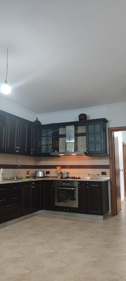 Qera, Apartament 2+1+2+Depo, Rruga e Kavajës, Tiranë