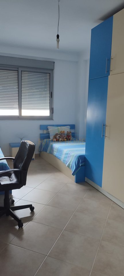 Qera, Apartament 2+1+2+Depo, Rruga e Kavajës, Tiranë