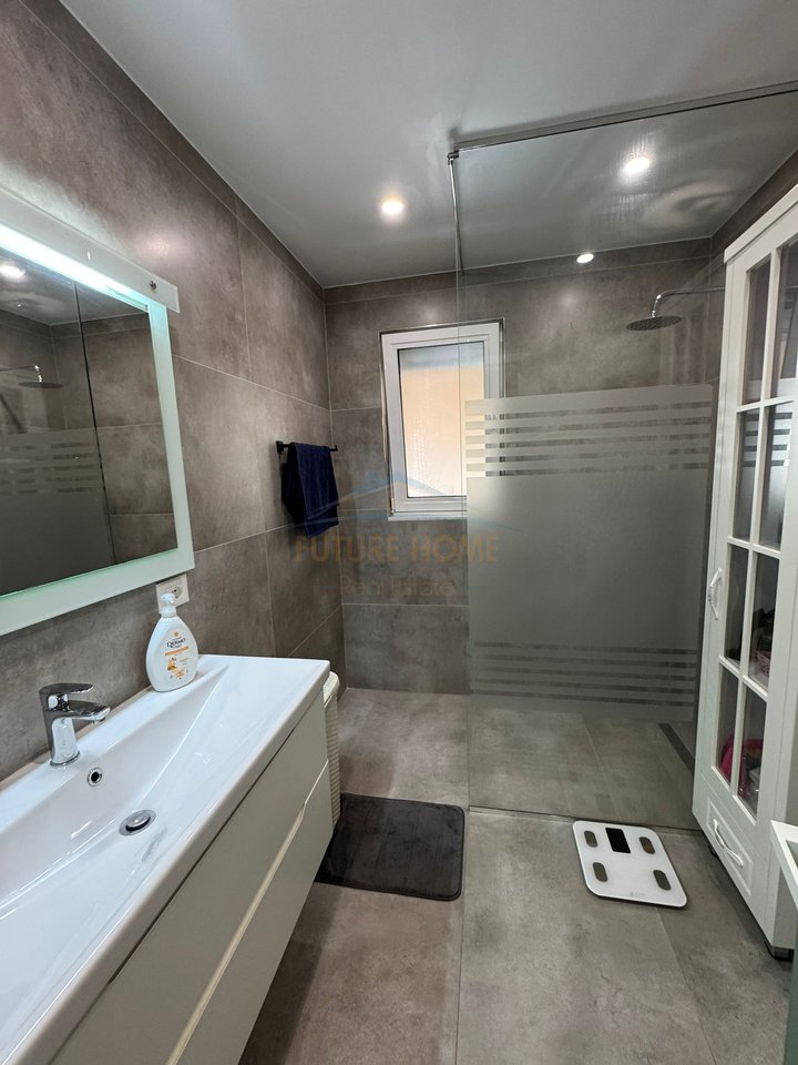 Shitet, Apartament 2+1, Blloku