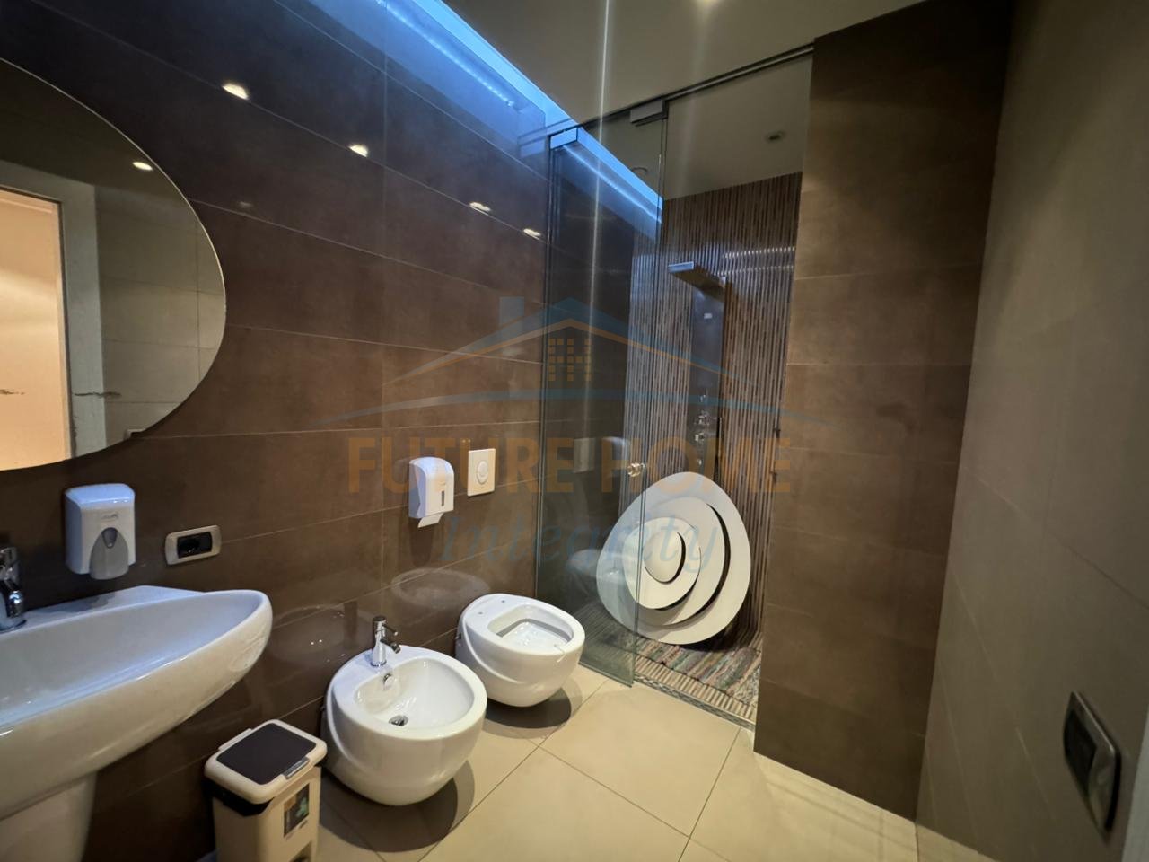 Qera, Apartament 2+1 për Zyra, Blloku, Tiranë.