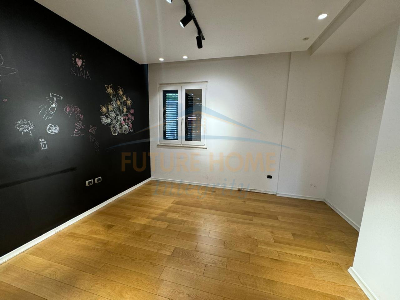 Qera, Apartament 2+1 për Zyra, Blloku, Tiranë.