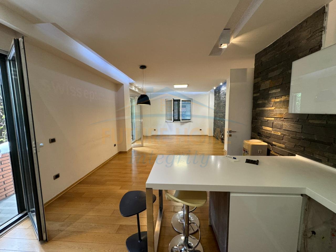 Qera, Apartament 2+1 për Zyra, Blloku, Tiranë.