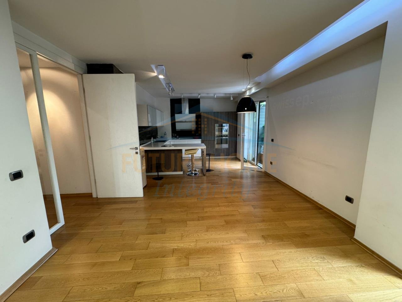 Qera, Apartament 2+1 për Zyra, Blloku, Tiranë.