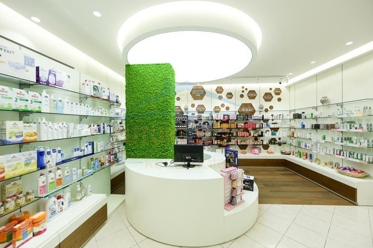 Qera, Njesi Biznesi , Komuna e Parisit,Tirane.