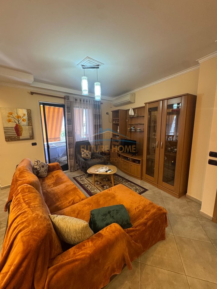 Affitto, Appartamento 3+1+2+Posto Auto, Via Bogdanëve, Tirana