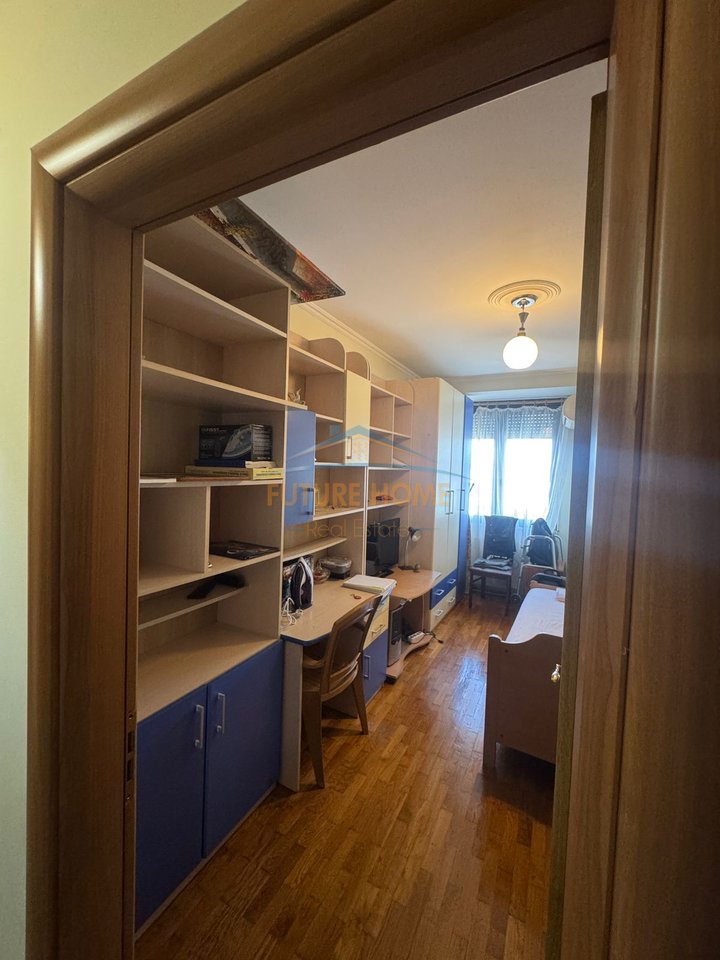 Affitto, Appartamento 3+1+2+Posto Auto, Via Bogdanëve, Tirana