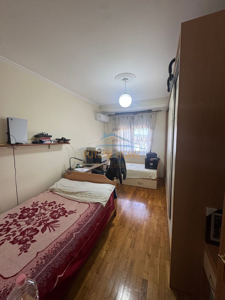 Affitto, Appartamento 3+1+2+Posto Auto, Via Bogdanëve, Tirana