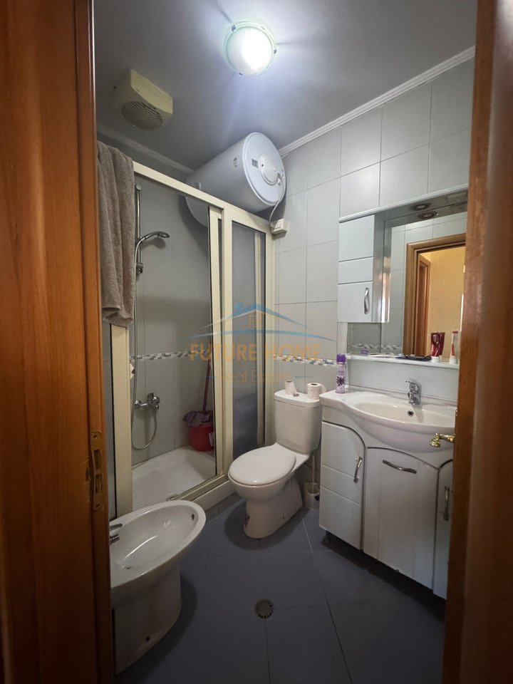 Affitto, Appartamento 3+1+2+Posto Auto, Via Bogdanëve, Tirana