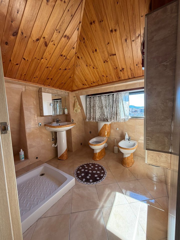 Shitet, Apartament-Duplex, Fresk, Tirane.