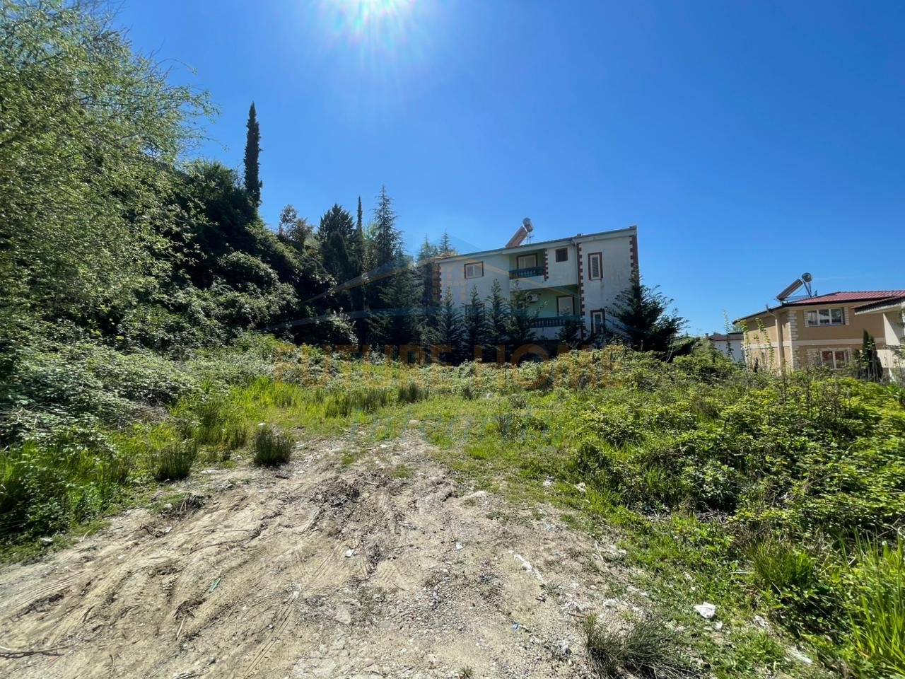 Shitet, Tokë, Vilat Gjermane, Tiranë.