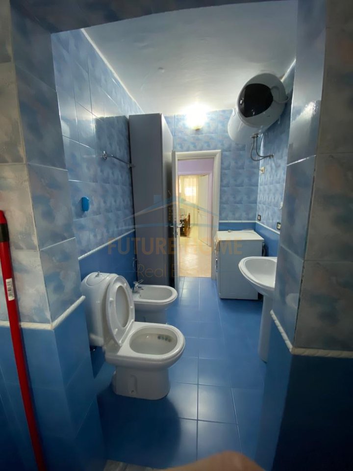 Shitet, Apartament 1+1, Ish Parku i Autobusave