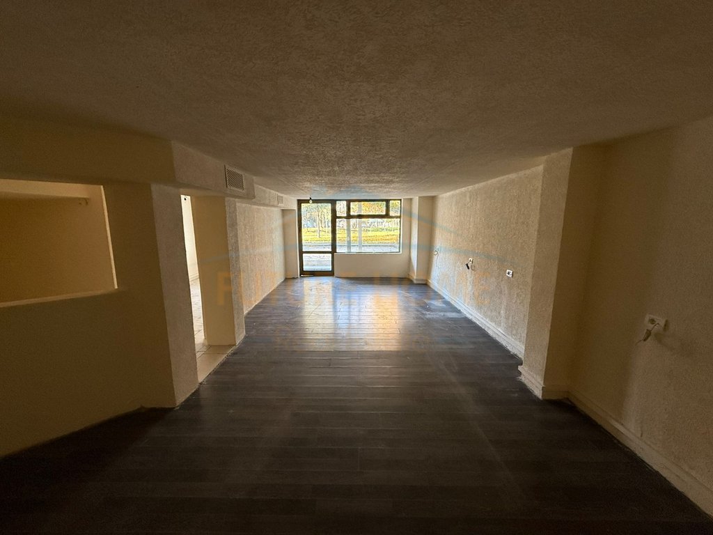 Shitet, Ambient Biznesi, Lagjia 9, Korçë