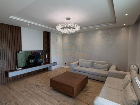 In vendita, appartamento con 3+1+2+2 posti auto, Sofia Hill Residence, TEG, Tirana.