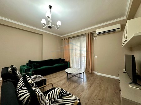 Qera, Apartament 3+1+2, Kopshti Botanik