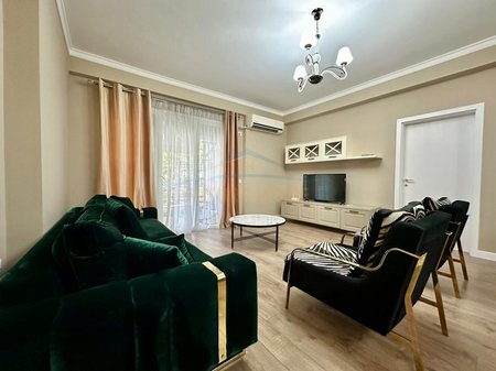 Qera, Apartament 3+1+2, Kopshti Botanik