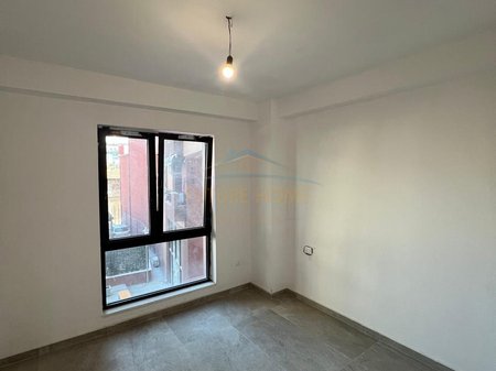 Qera, Ambient biznesi,Myslym Shyri