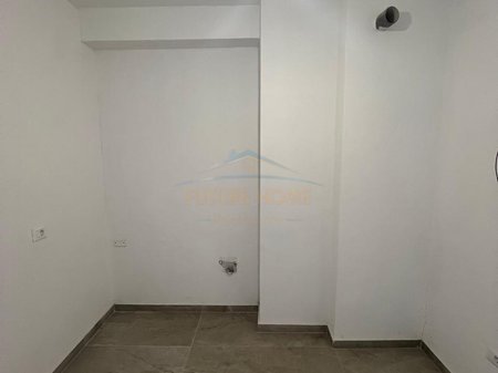 Qera, Ambient biznesi,Myslym Shyri