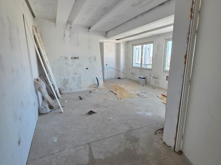 Shitet, Apartament 1+1+2, tek Ish Ekspozita, Tiranë