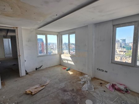 Shitet, Apartament 3+1,Ish Ekspozita, Tiranë