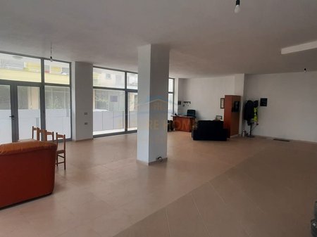 Shitet , Njësi Biznesi , Rruga Sul Starovari , Pogradec