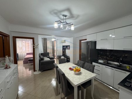 Shitet, Apartament 3+1+2, Unaza e Re,Tirane