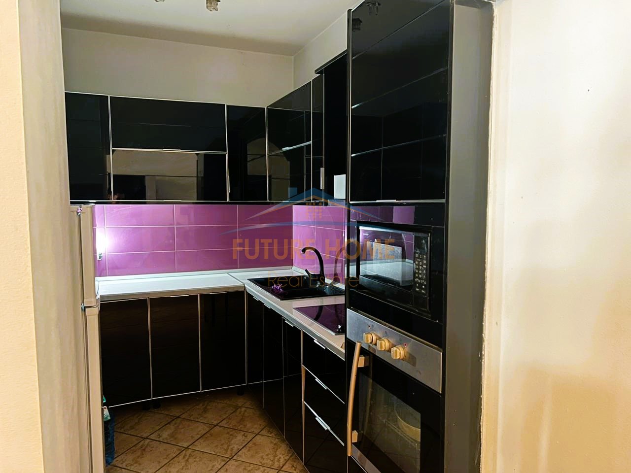 Shitet, Apartament 1+1, Ish-Parku i Autobuzave, Tirane.