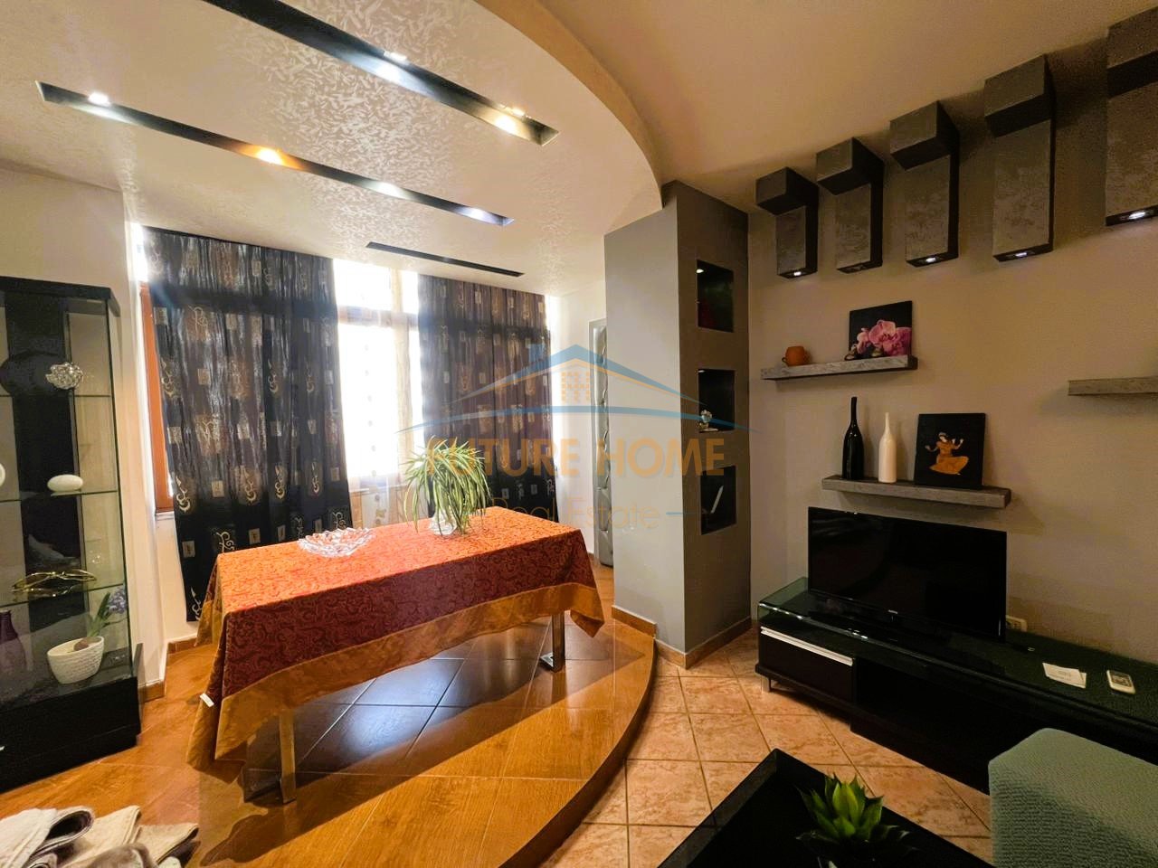 Shitet, Apartament 1+1, Ish-Parku i Autobuzave, Tirane.