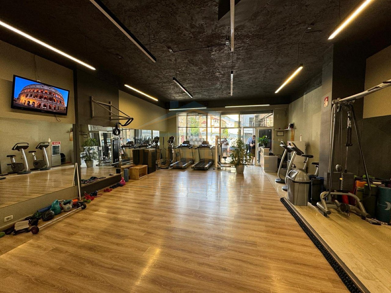 Shitet, Ambient Biznesi, Myslym Shyri, Tirane