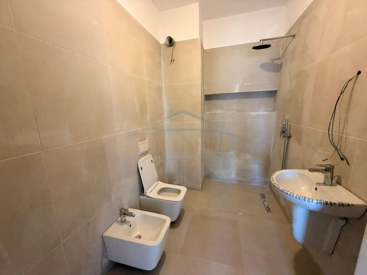Qira, Apartament 2+1, Rruga e Barrikadave, Tiranë.