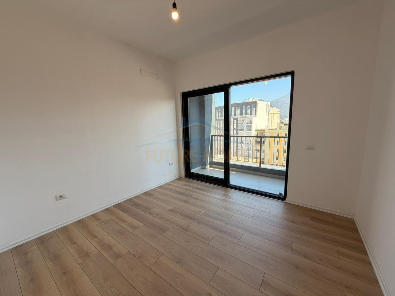Qira, Apartament 2+1, Rruga e Barrikadave, Tiranë.