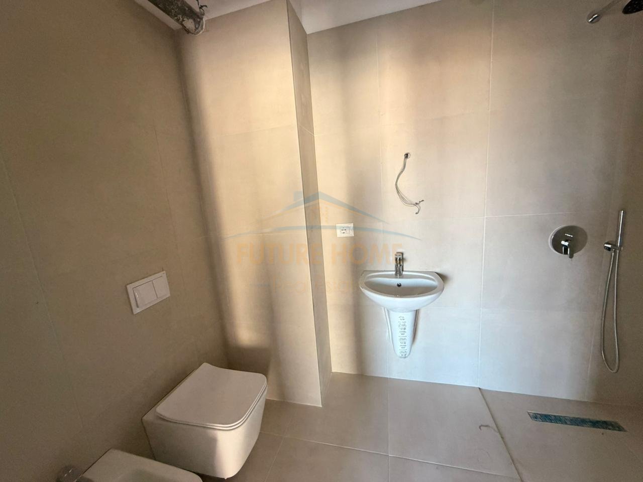 Qira, Apartament 1+1, Rruga e Barrikadave, Tiranë.