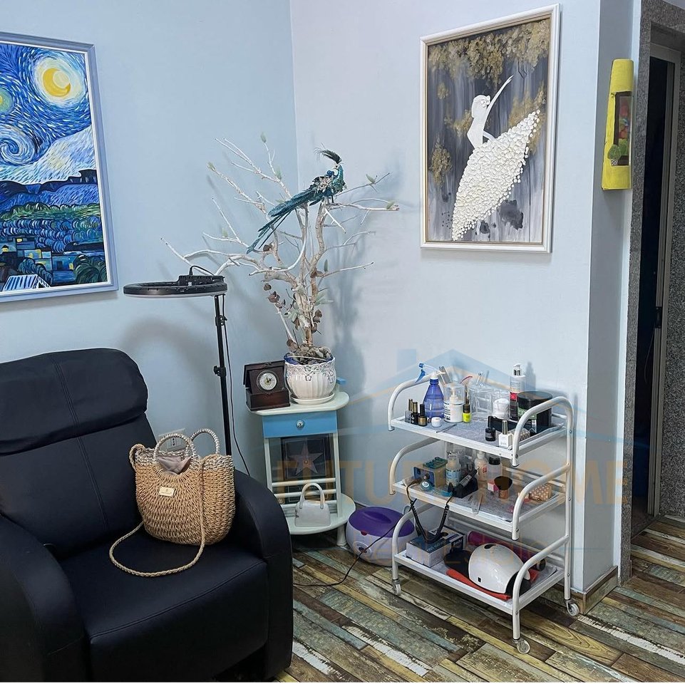 Shitet, Ambient Biznes, Ish Ekspozita, Tirane